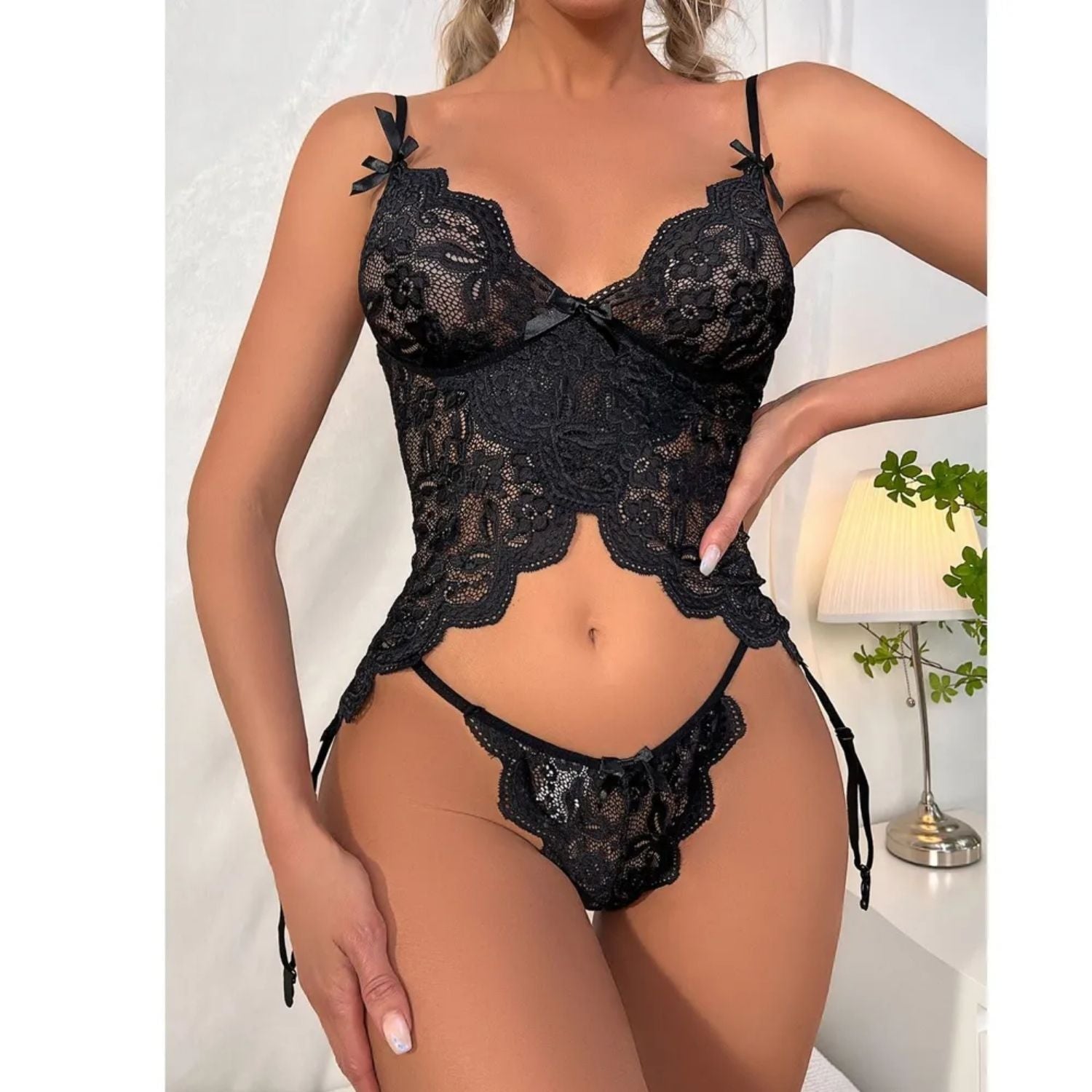 Sens Fantazi Siyah Seksi Dantelli Büstiyer Tanga Görünümlü Erotik Şık Jartiyer Takımı