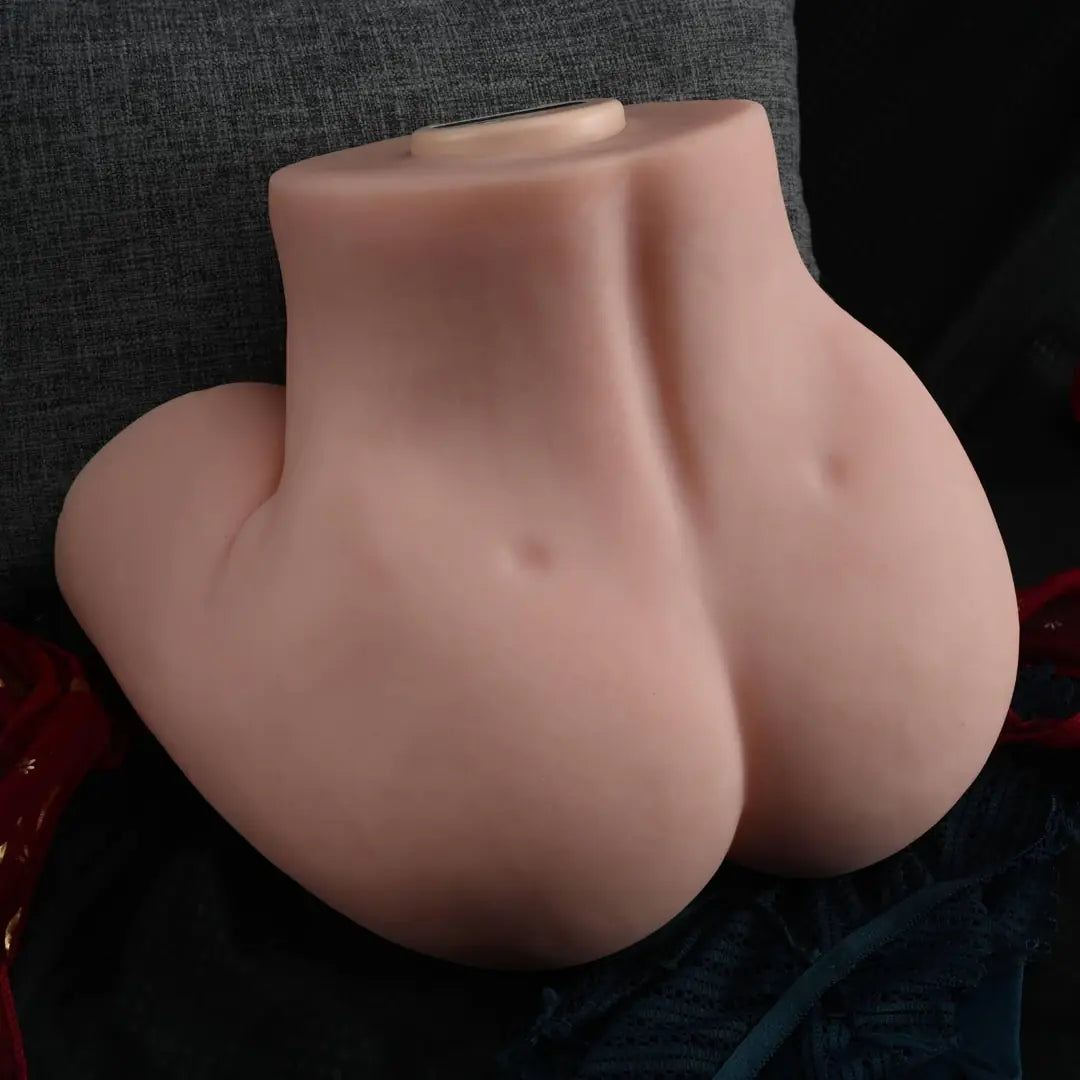 Moira - Şarjlı İnleme Sesli Titreşimli ve Emiş Güçlü Anal Vajina Çift Girişli Realistik Kalça Otomatik Mastürbatör 9 KG